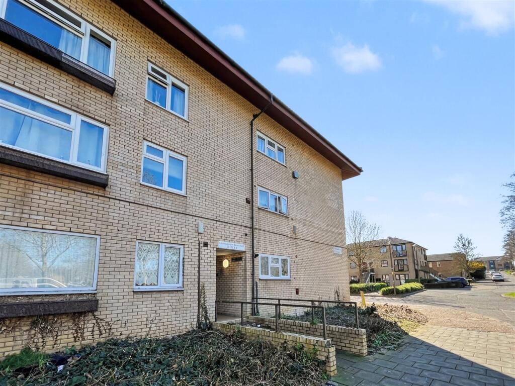 Main image of property: Conniburrow Boulevard, Conniburrow, Milton Keynes, MK14