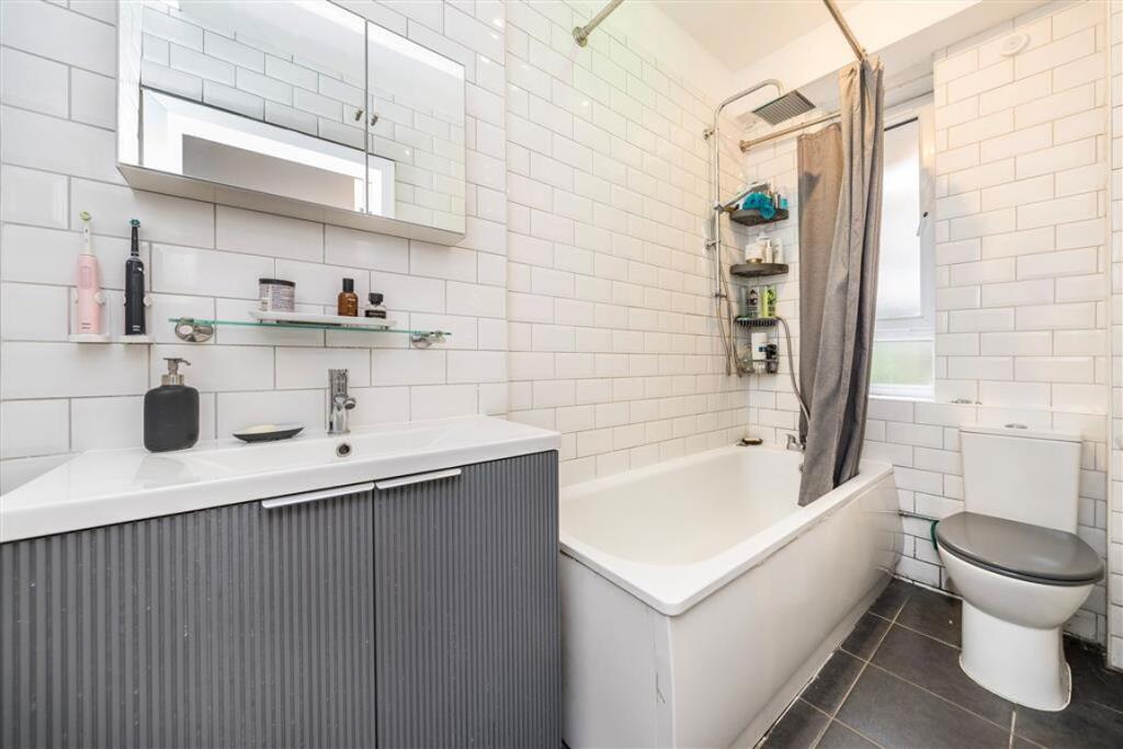 Apartment in London - View 5