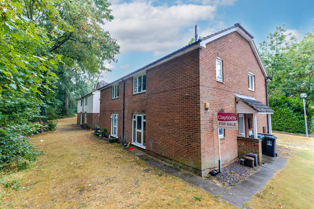 Apartment in Watford, Hertfordshire - More
