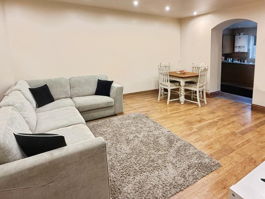 Bradford Road, Batley, West Yorkshire, WF17 photo 2