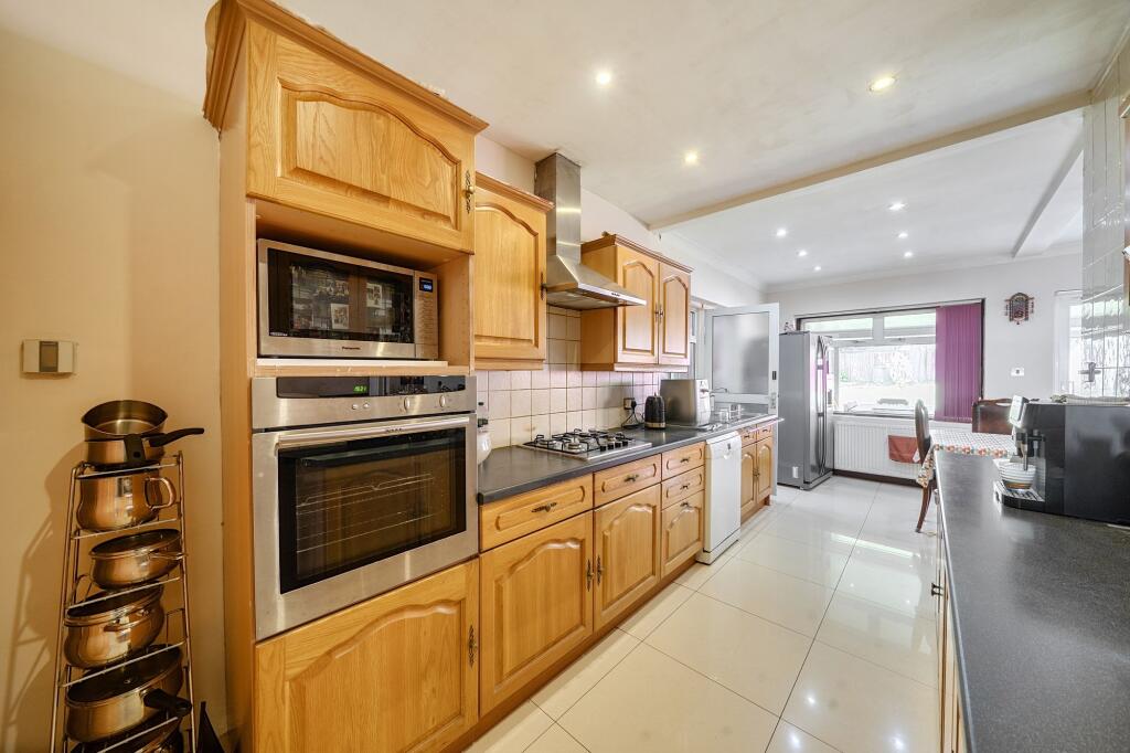 House in London, Northwood - More