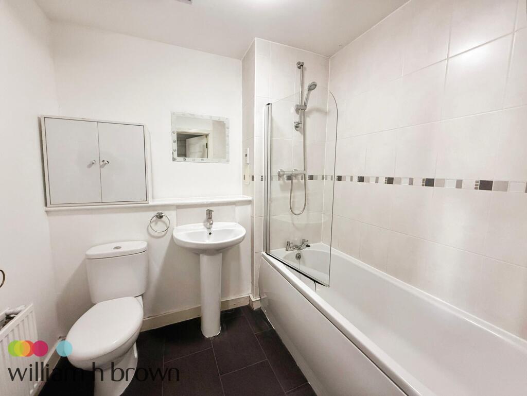 Apartment in Romford - More