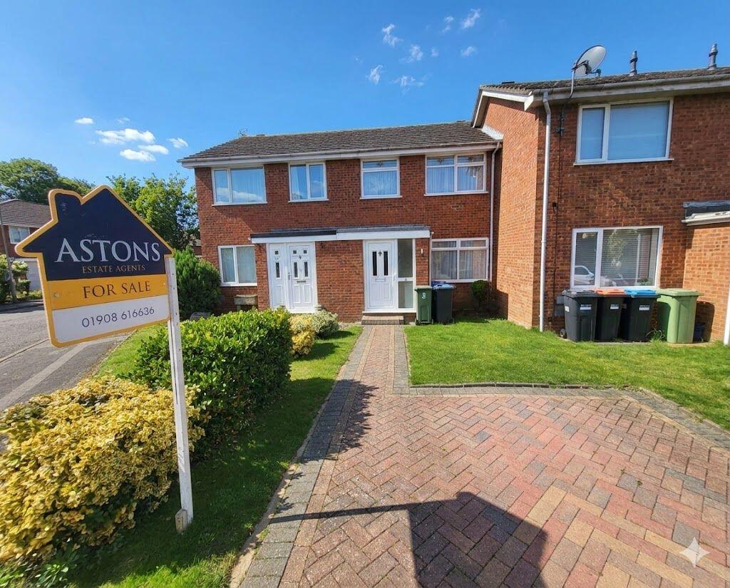 3-bed terraced on Holland Way, Newport Pagnell, £300,000