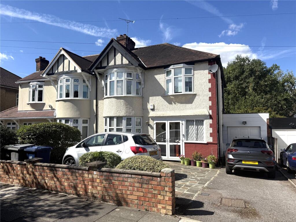 3-bed semi-detached on Belmont Avenue, Cockfosters, Barnet, Hertfordshire, EN4, £800,000