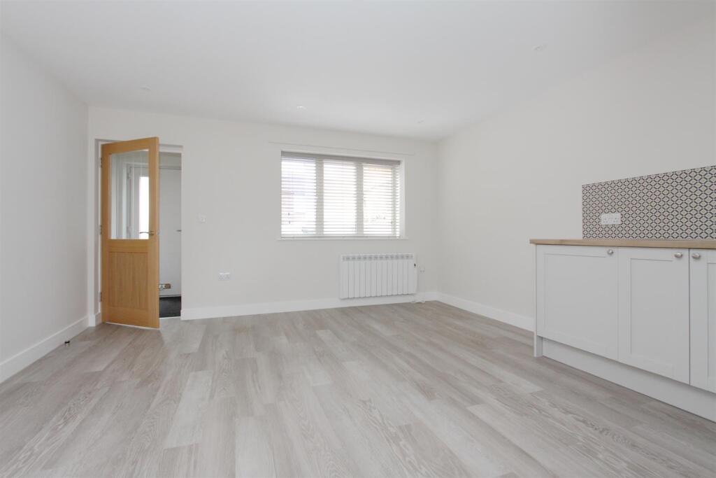 Apartment in Salisbury - View 3