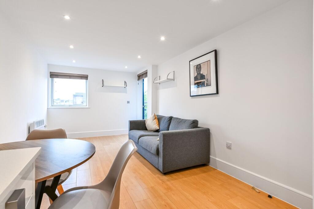 Apartment in London - View 5