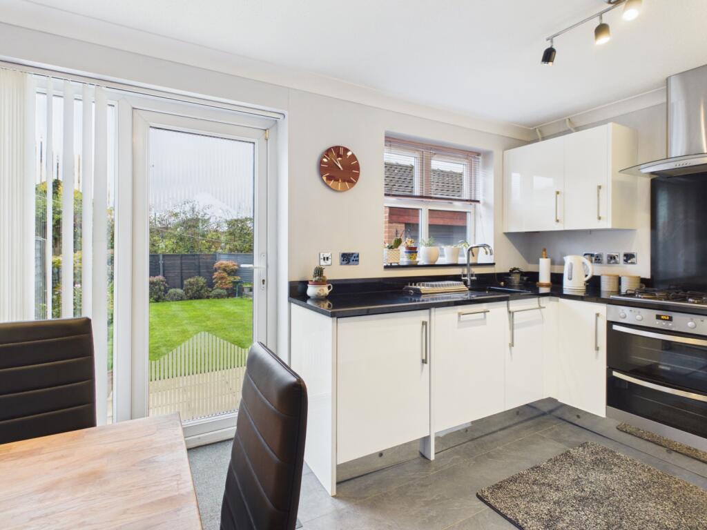 Poppleton Way, Tingley, Wakefield, West Yorkshire, WF3 photo 4