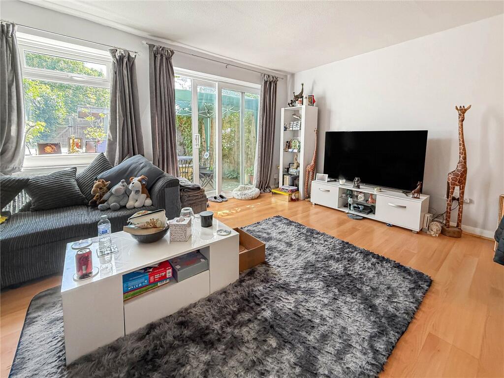 House in Sunbury-on-Thames, Kempton Park - View 2
