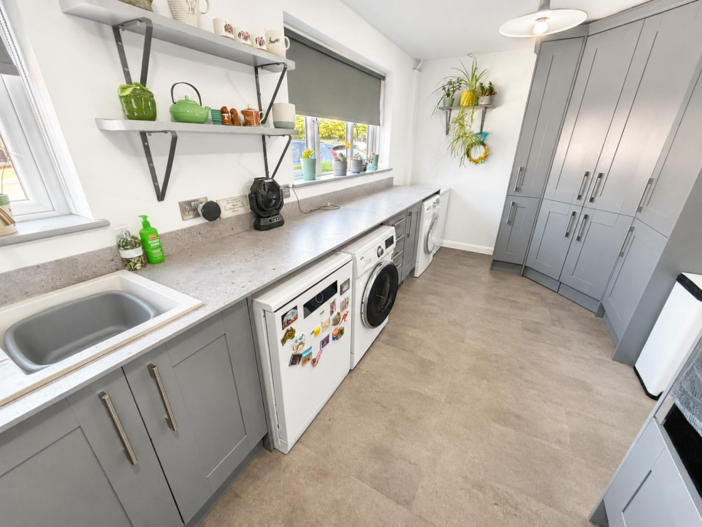 Thornfield, Cherry Lodge, Northampton NN3 - View 6