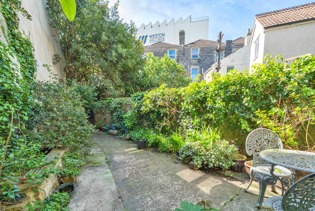 Apartment in Weston-super-Mare, North Somerset - View 4