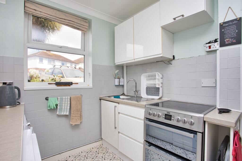 Apartment in Folkestone, East Cliff - View 3