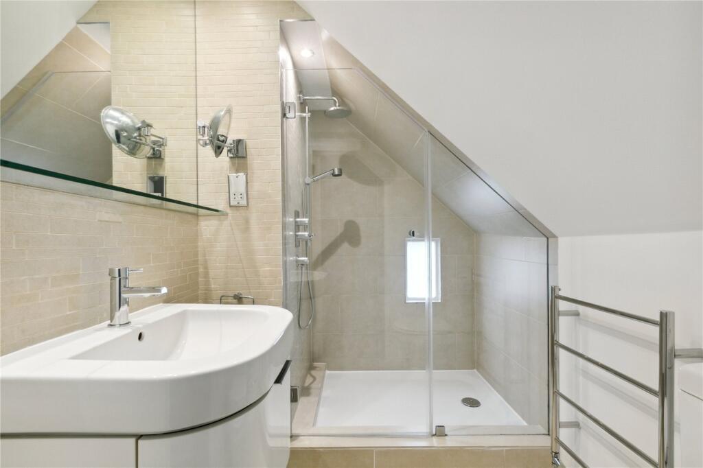 4 bedroom semi-detached house for rent