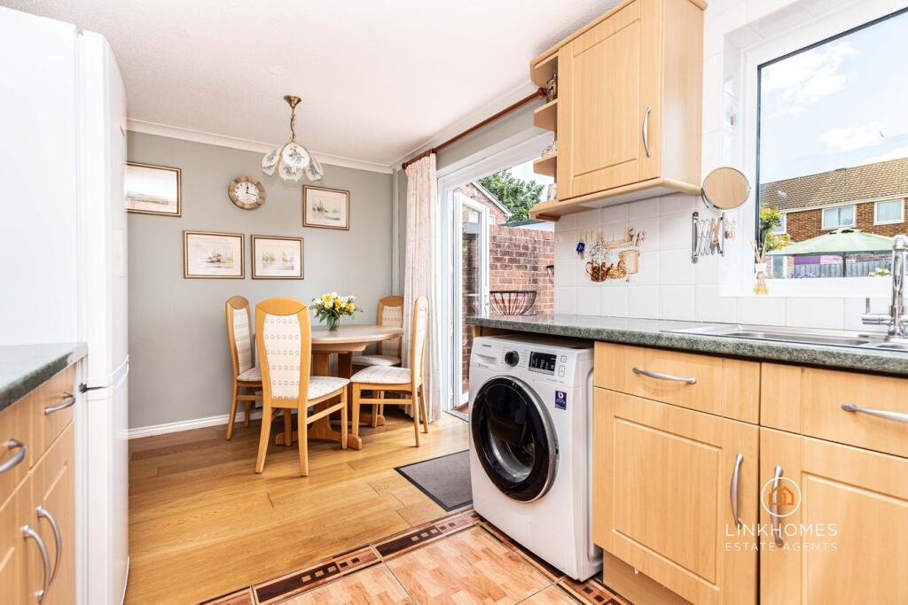 Rowbarrow Close, Poole, BH17 photo 4