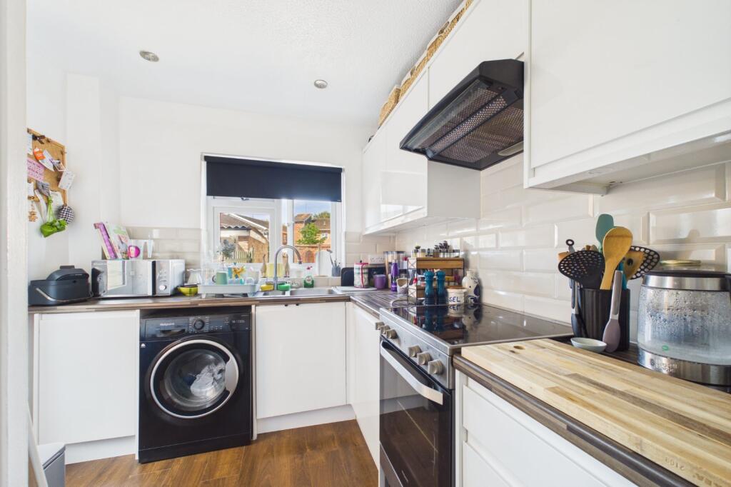 Burlsdon Way, Bullbrook, Bracknell, Berkshire, RG12 - View 5