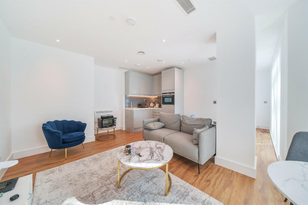 Westgate House, Hanger Lane, London, W5 photo 4