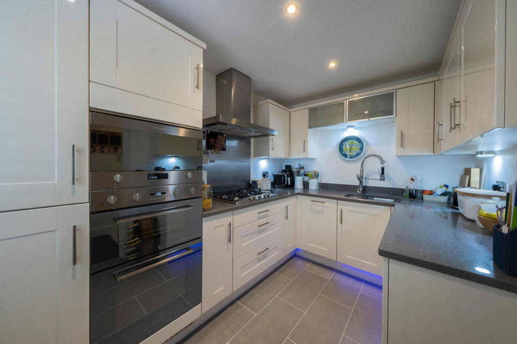 Furber Close, Tarporley photo 2