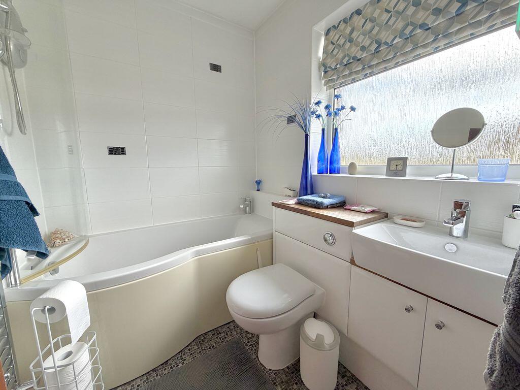 House in Dunstable, Central Bedfordshire - View 5