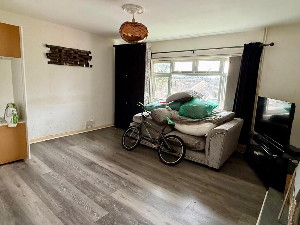 Apartment in Swansea, Sketty - View 2