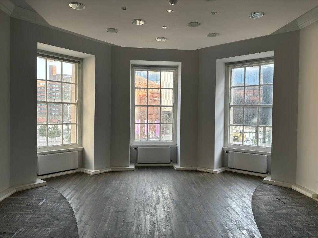 SE Hexagonal Room