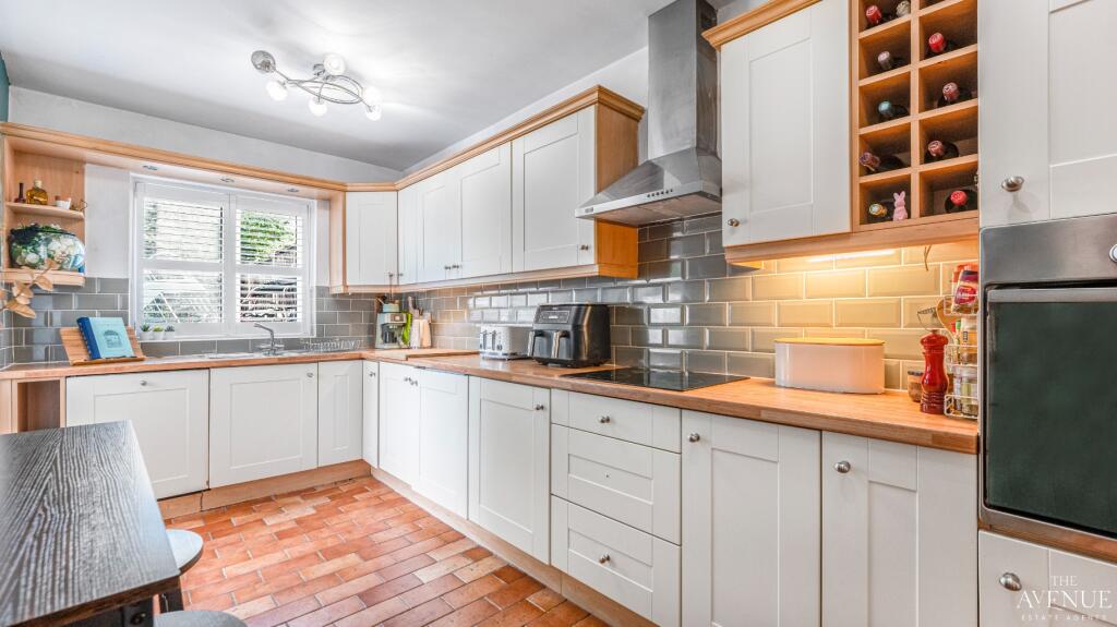 House in Birmingham, Walmley Ash, Sutton Coldfield - More