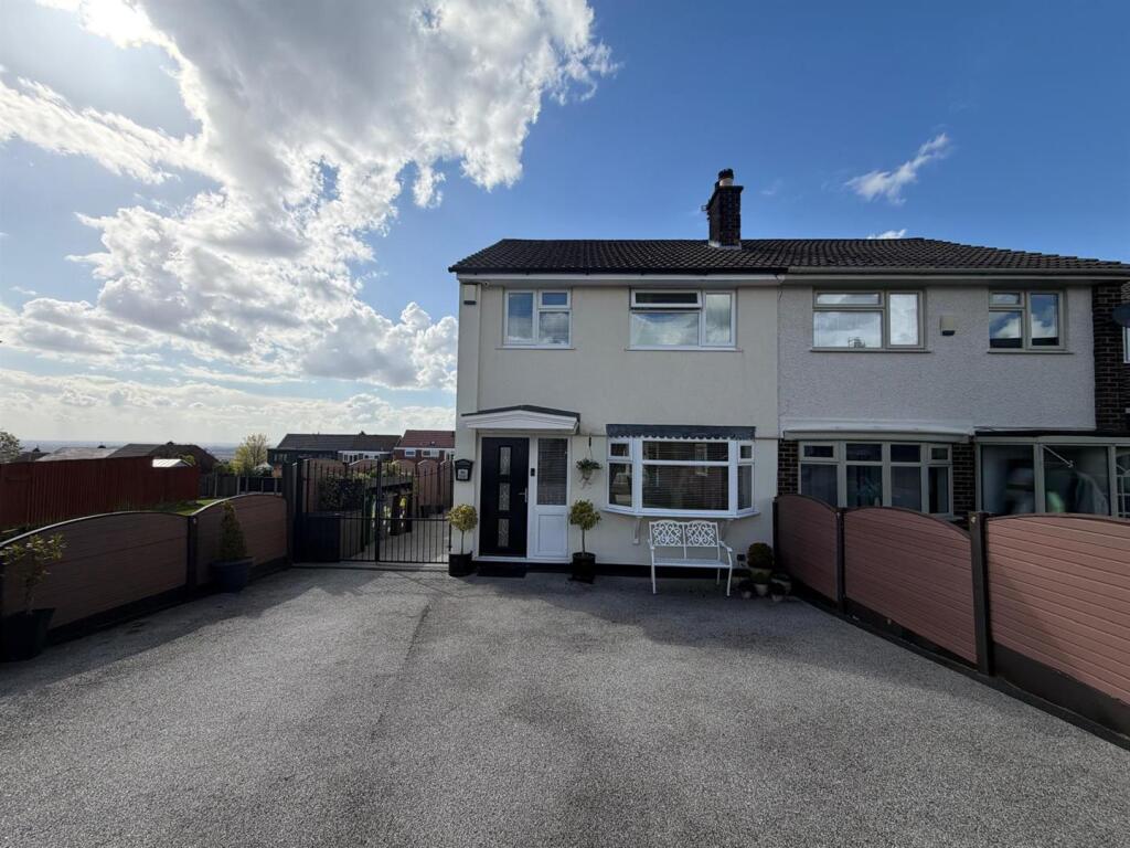 Main image of property: Tennyson Avenue, Dukinfield