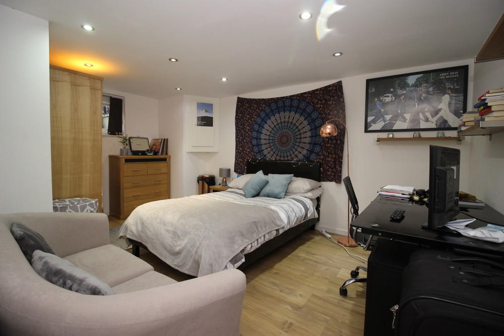 Main image of property: Chestnut Avenue, Hyde Park **VIEW VIRTUAL TOUR**