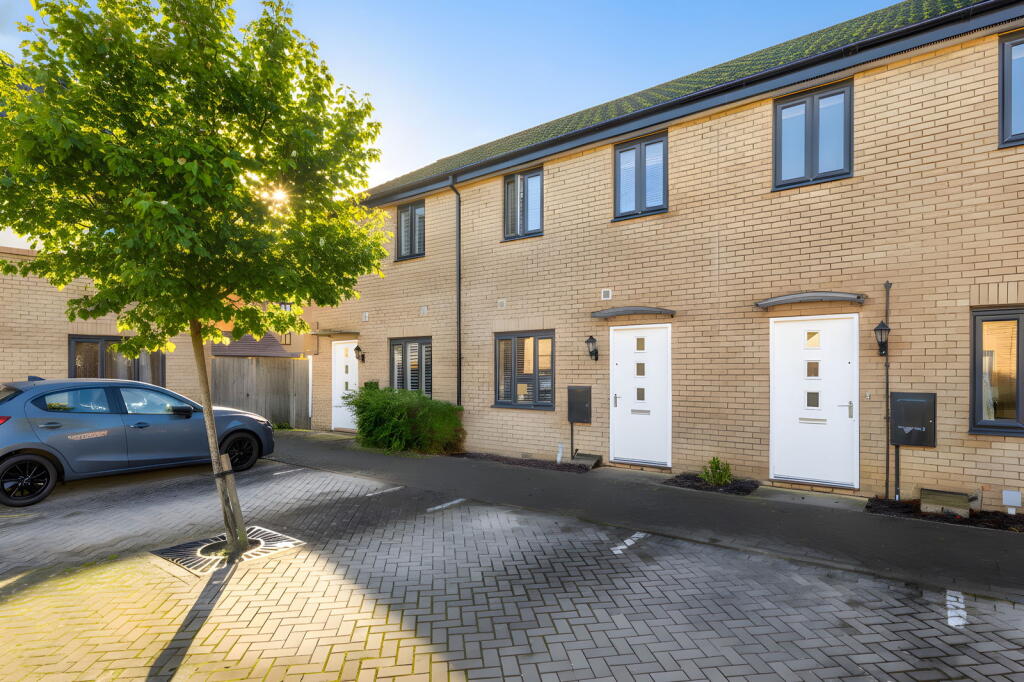 2-bed terraced on Wren Close, St. Ives, PE27 5DW, £260,000