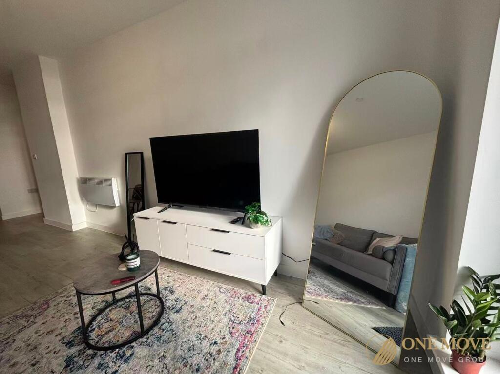 Apartment in Salford, Greater Manchester - View 5