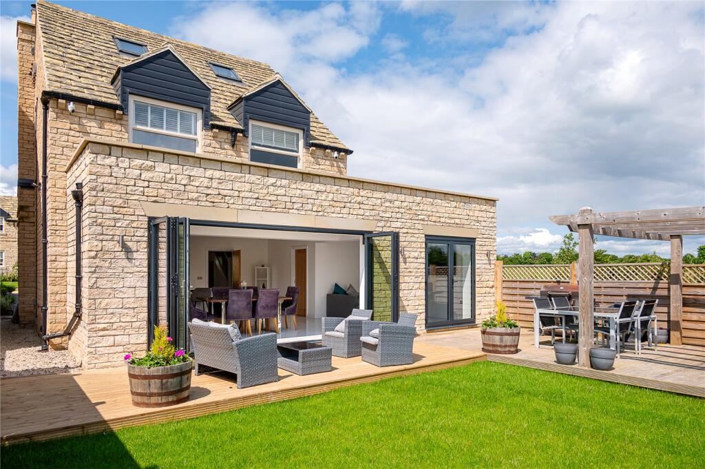 Farfield Court, Bramham, LS23 photo 3