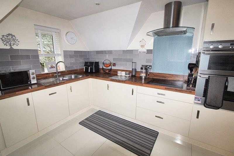 Pinehurst Road, West Moors photo 3