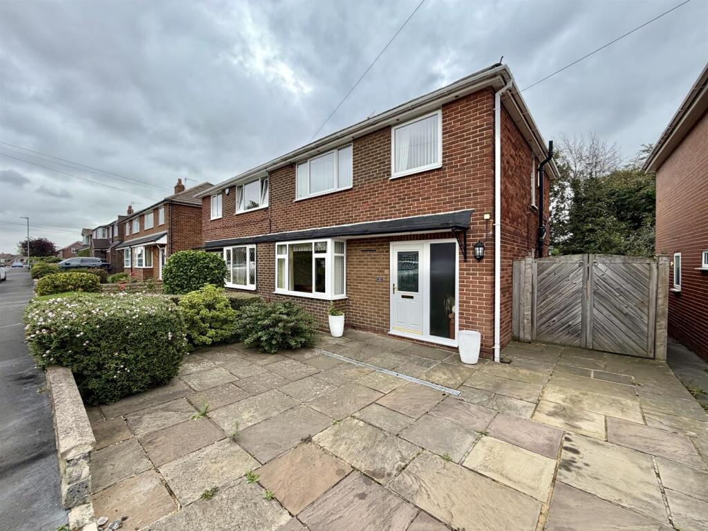3-bed semi-detached on Water Royd Avenue, Mirfield, £250,000