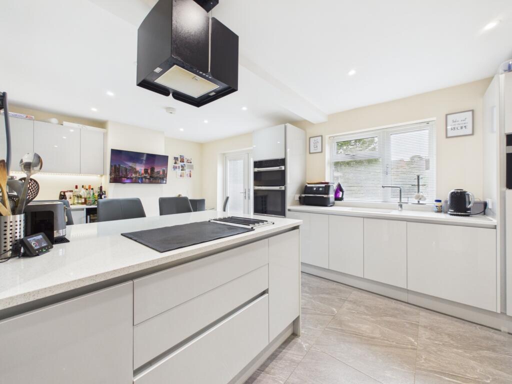 House in Leeds, Gildersome - View 5