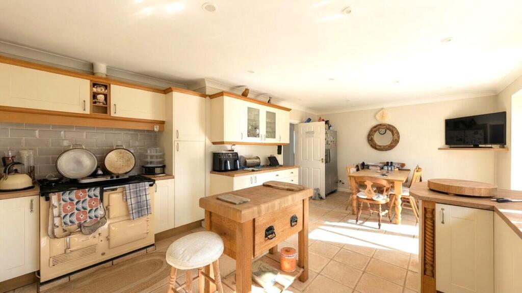 House in Taunton, Hatch Green - View 4