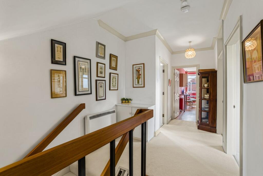 Apartment in Cheltenham, Warden Hill, Lansdown - View 3