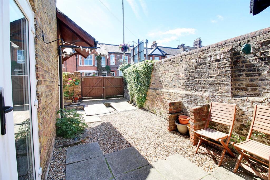 House in Dacorum, Ashlyns Estate, Berkhamsted - View 4