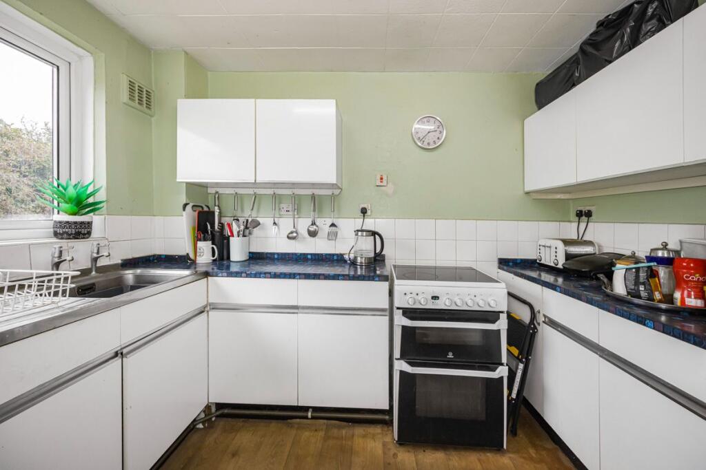 Apartment in Romford - View 5