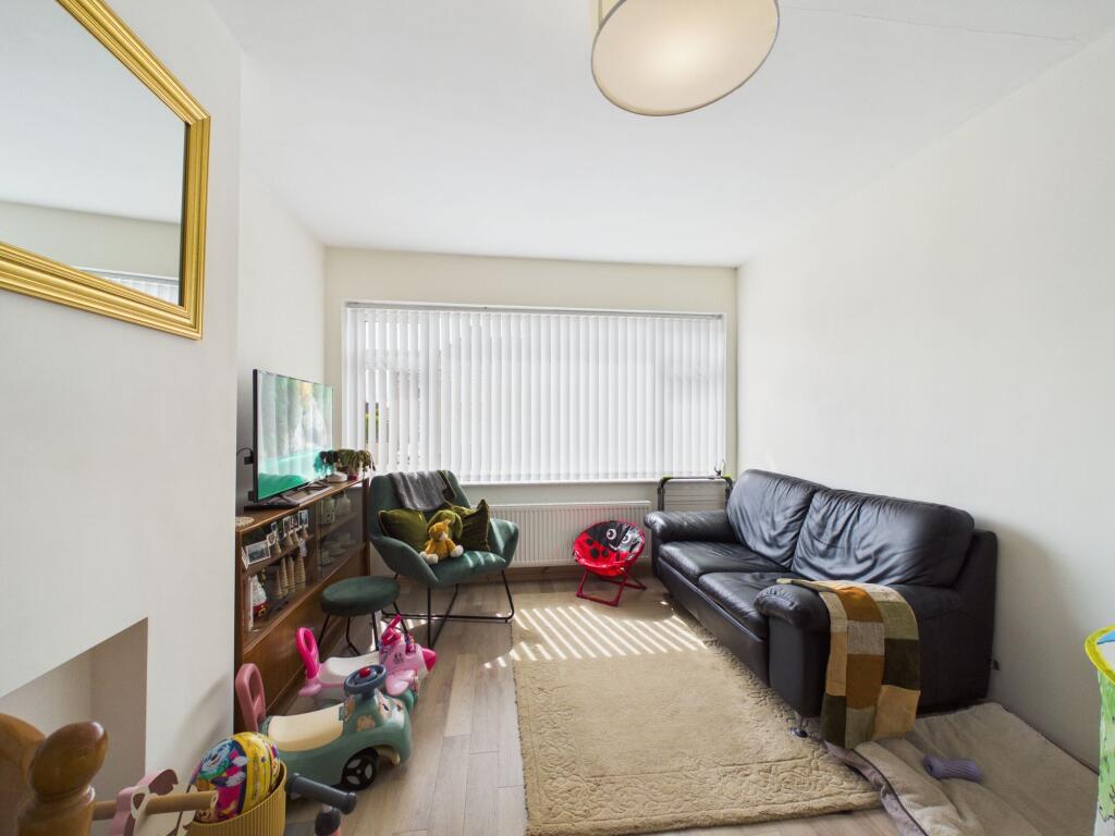 29 Northfield Road, Driffield, YO25 5ET - More