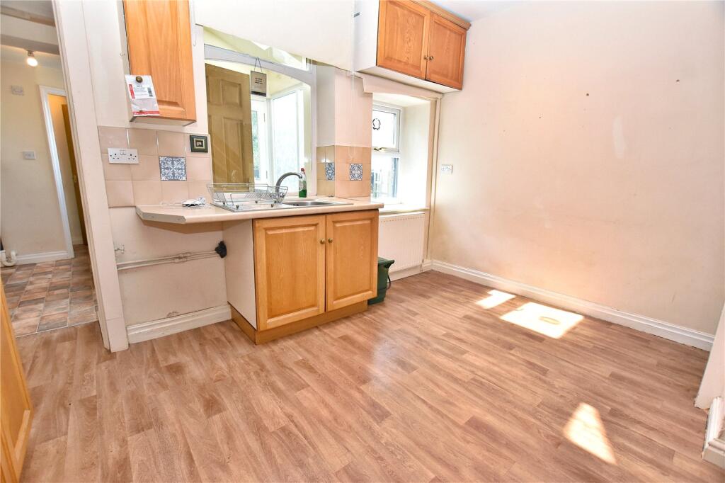House in High Peak, Charlesworth - More