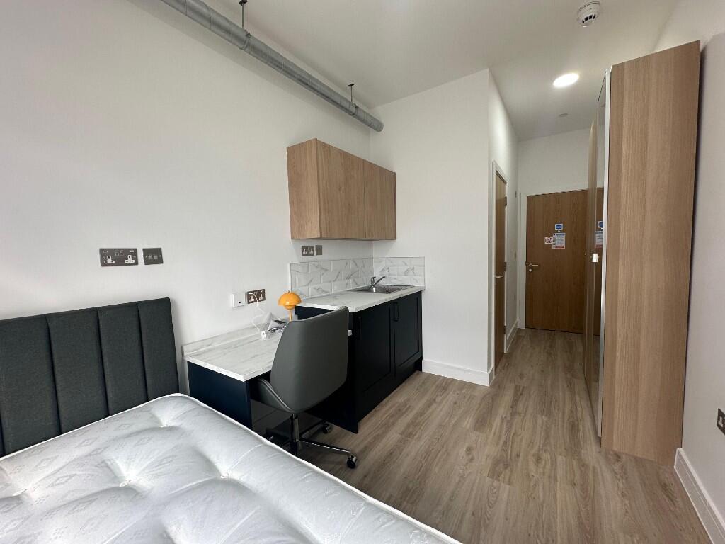 Apartment in Nottingham, Radford - View 5