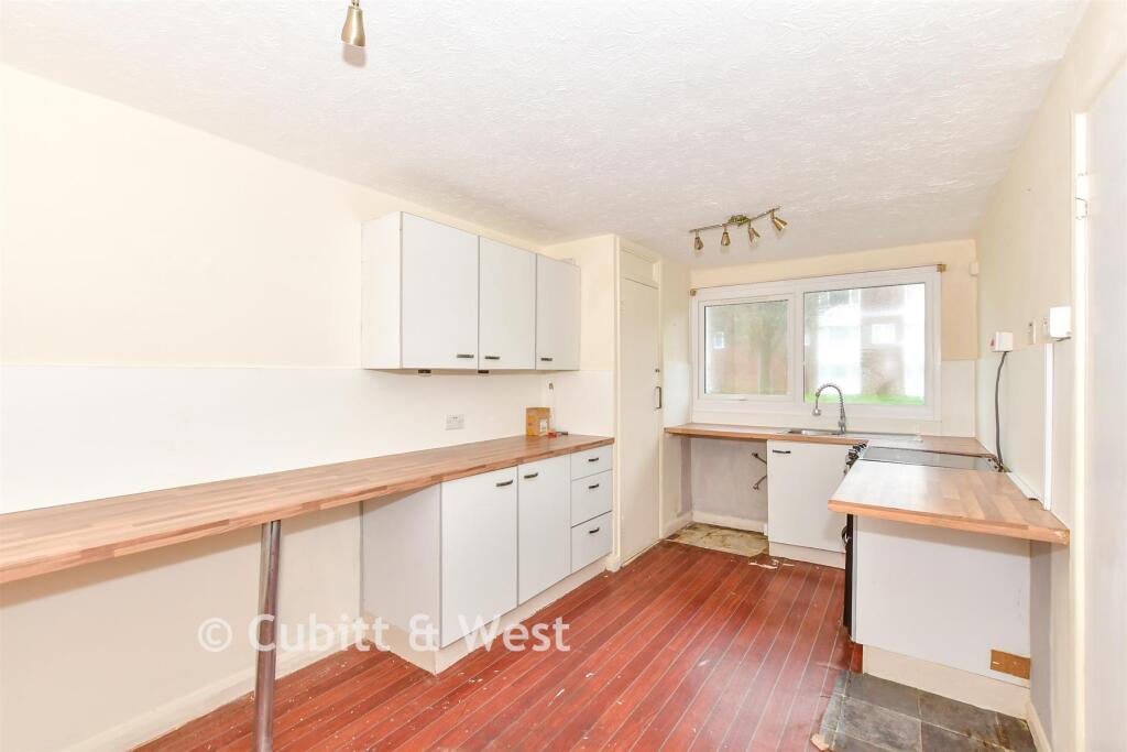 3-bed flat on Finch Road, Southsea, Hampshire, £150,000