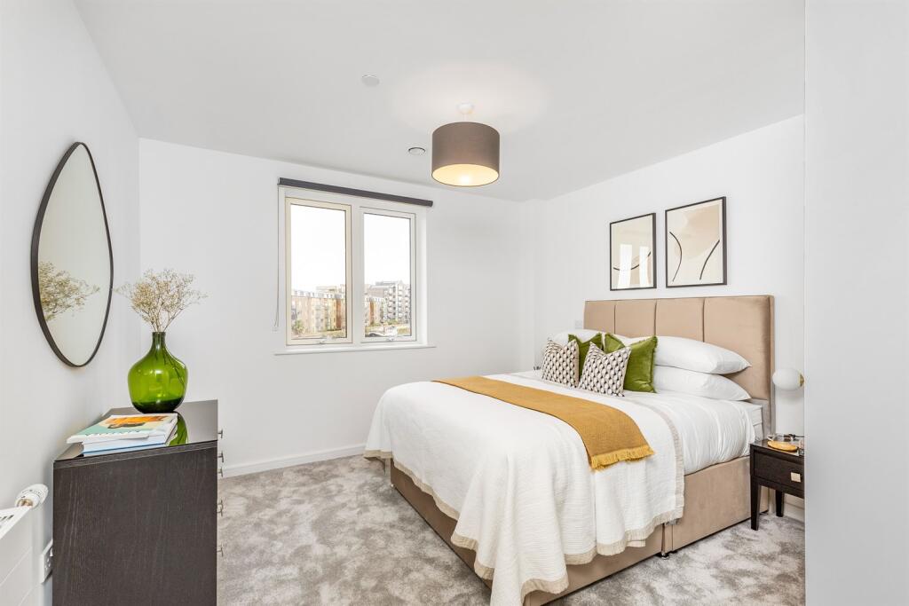 Apartment in Ilford - View 2