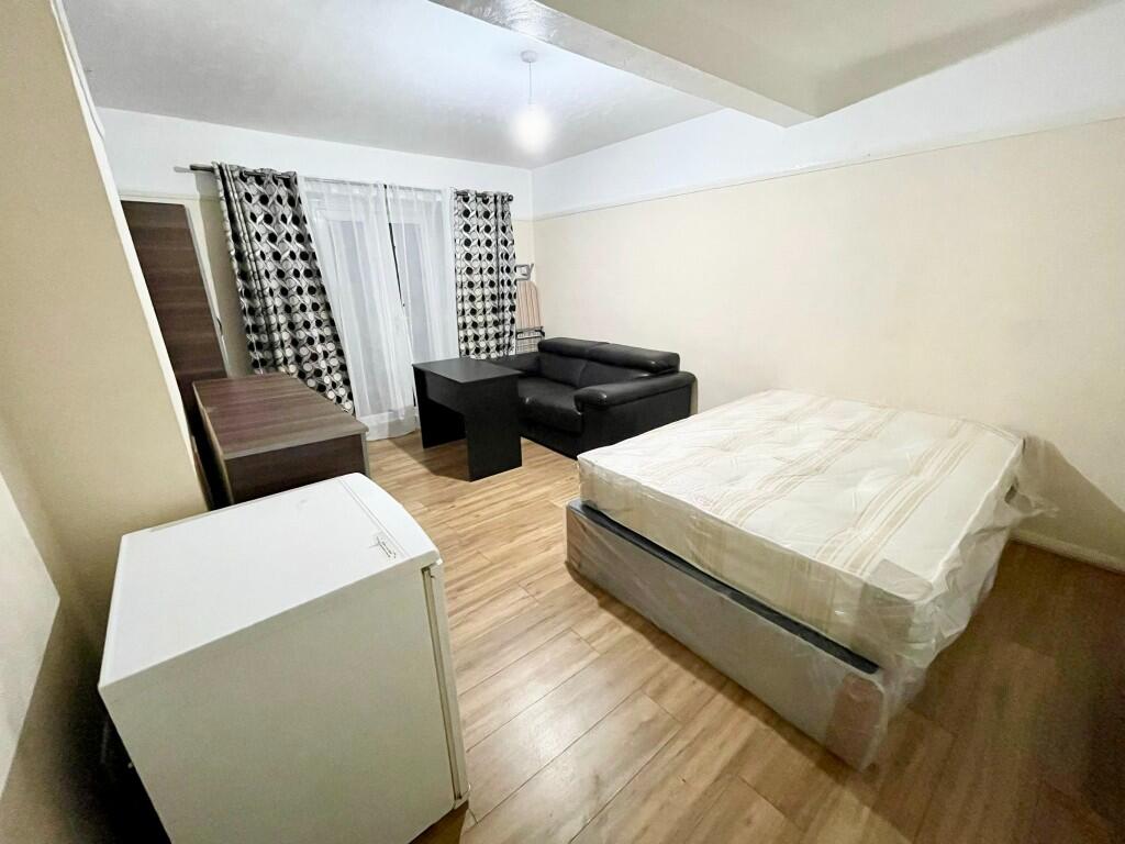 Main image of property: Restons Crescent, London, SE9