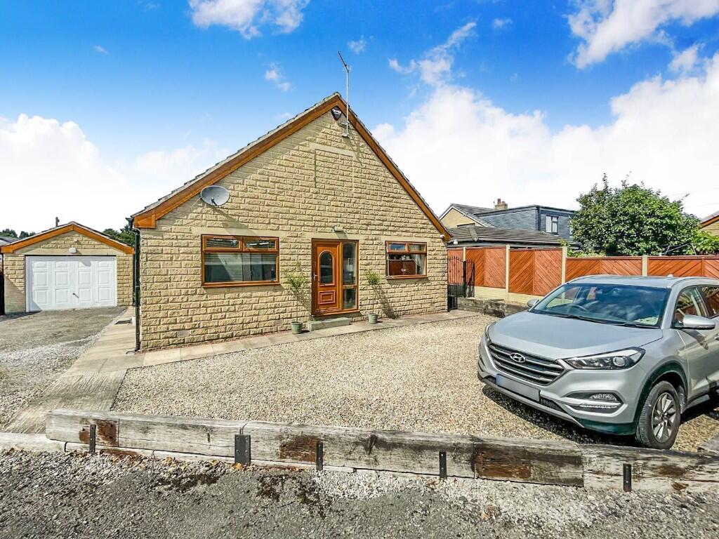 4-bed detached on Silver Birch Drive, Wyke, Bradford, West Yorkshire, BD12, £300,000