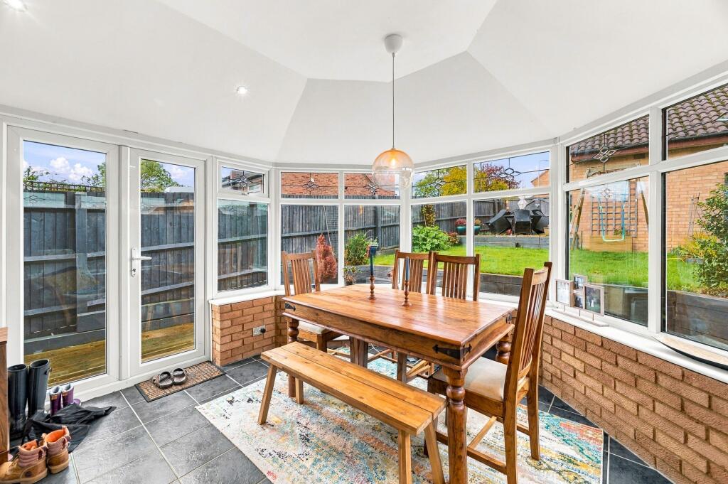 Christie Close, Newport Pagnell, MK16 photo 4