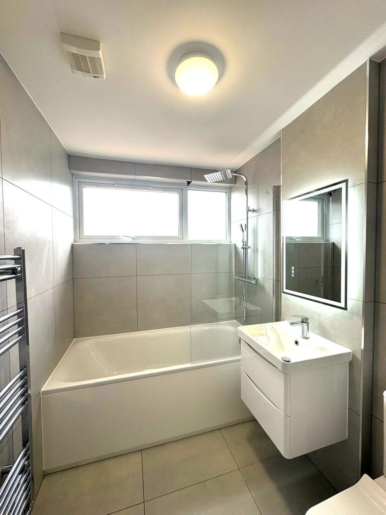 Apartment in Slough - View 5