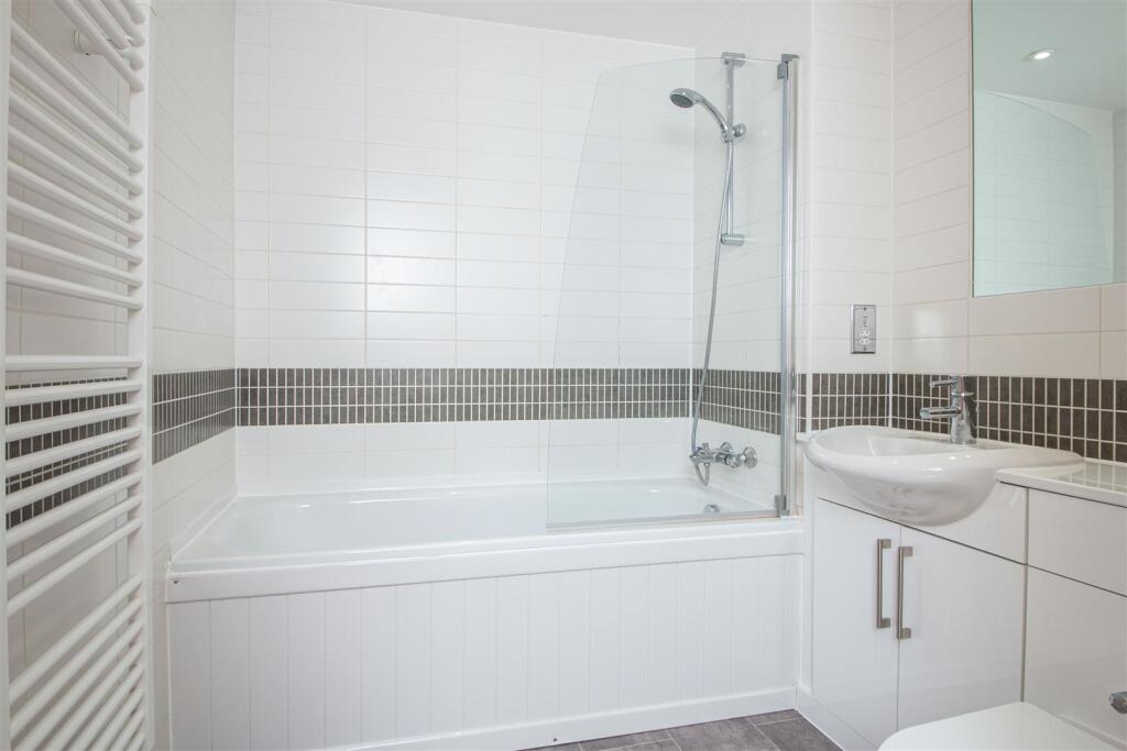 Apartment in Milton Keynes - View 3