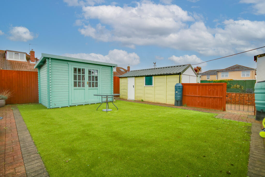 Sholing! No Chain! Garage! Two Double Bedrooms! Neat Garden! photo 2