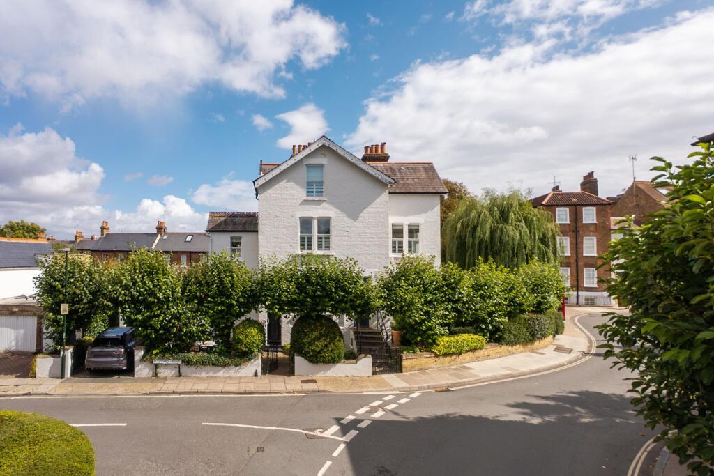 Main image of property: The Vineyard, Richmond Hill