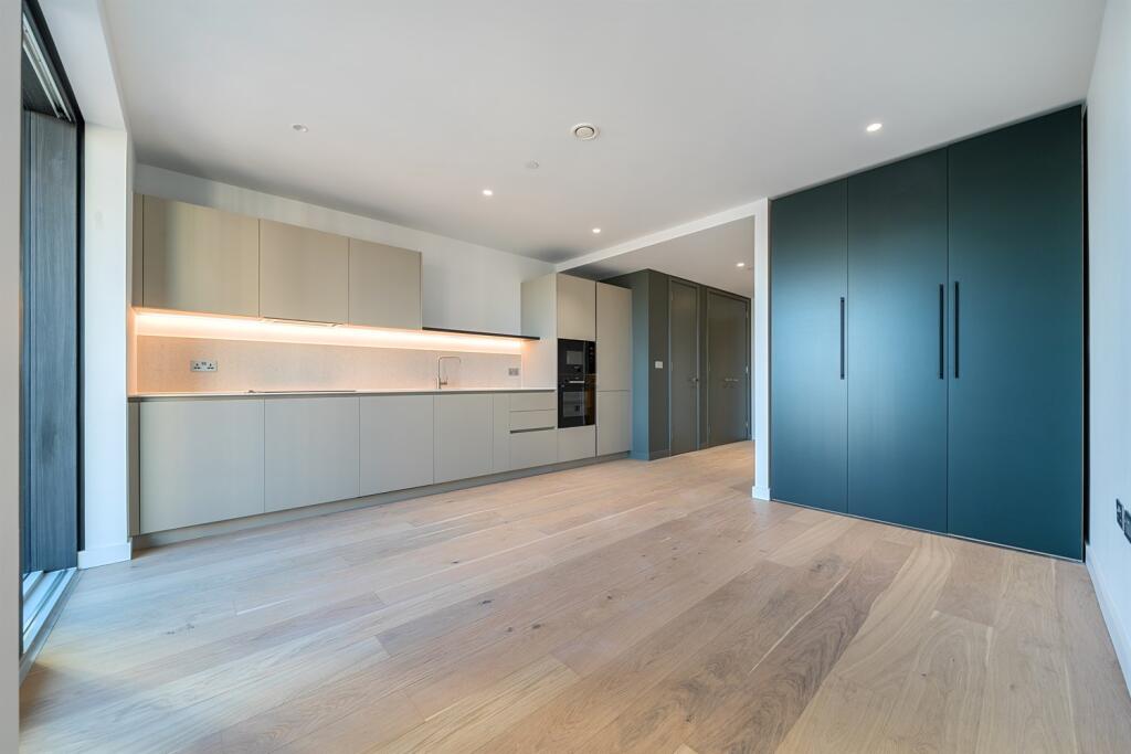 Main image of property: Peninsula Gardens, Pilot Walk,  Lower Riverside, Greenwich Peninsula, SE10