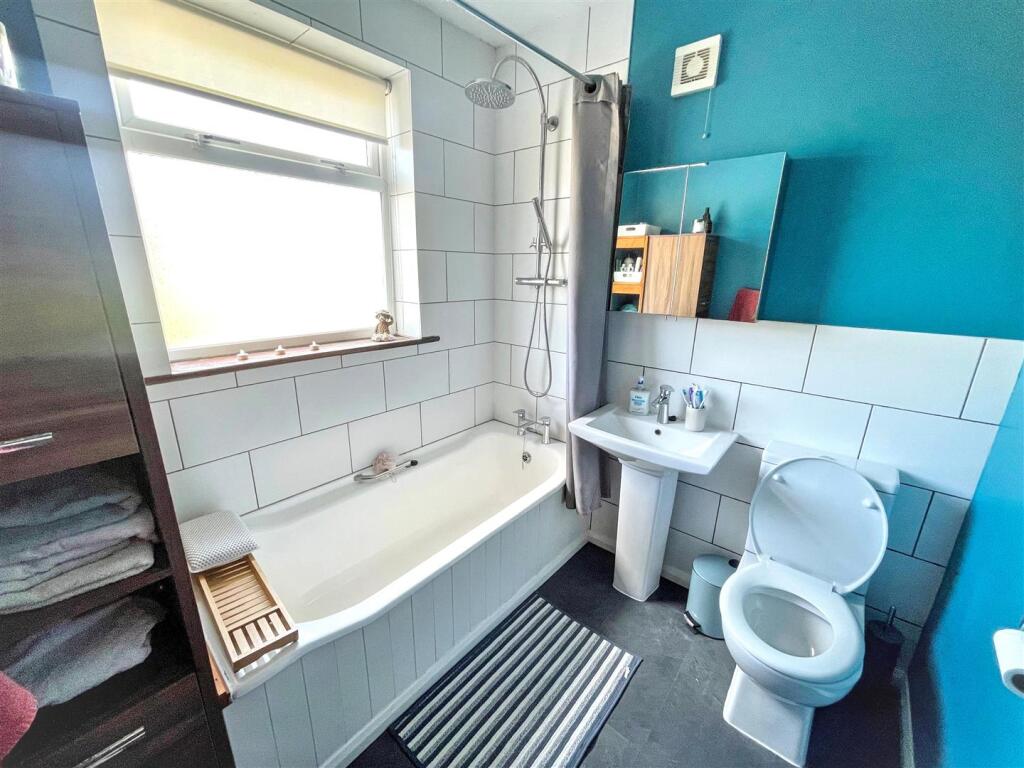4-bed semi-detached on Lythcoe Avenue, Fulwood, Preston, £280,000